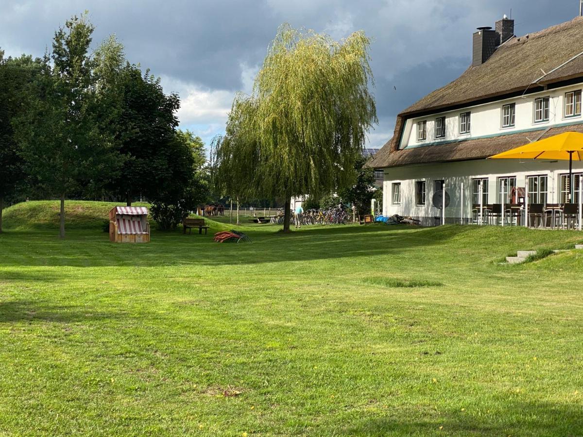 Отель Friesenhof Hotel-restaurant-reitanlage 4*
