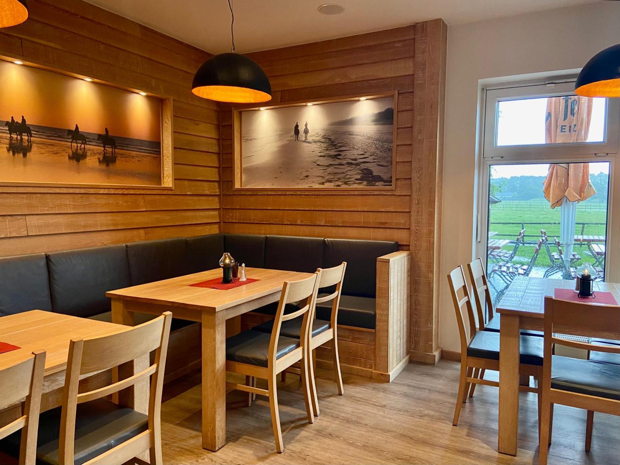 Отель Friesenhof Hotel-restaurant-reitanlage Трассенхайде